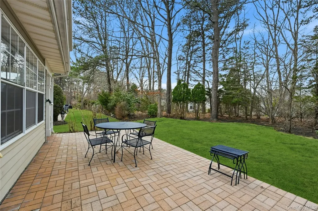 233 Glen Drive Ridge NY 11961