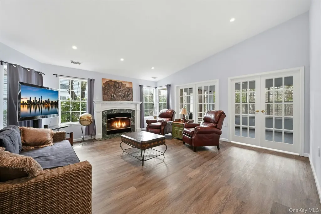 233 Glen Drive Ridge NY 11961