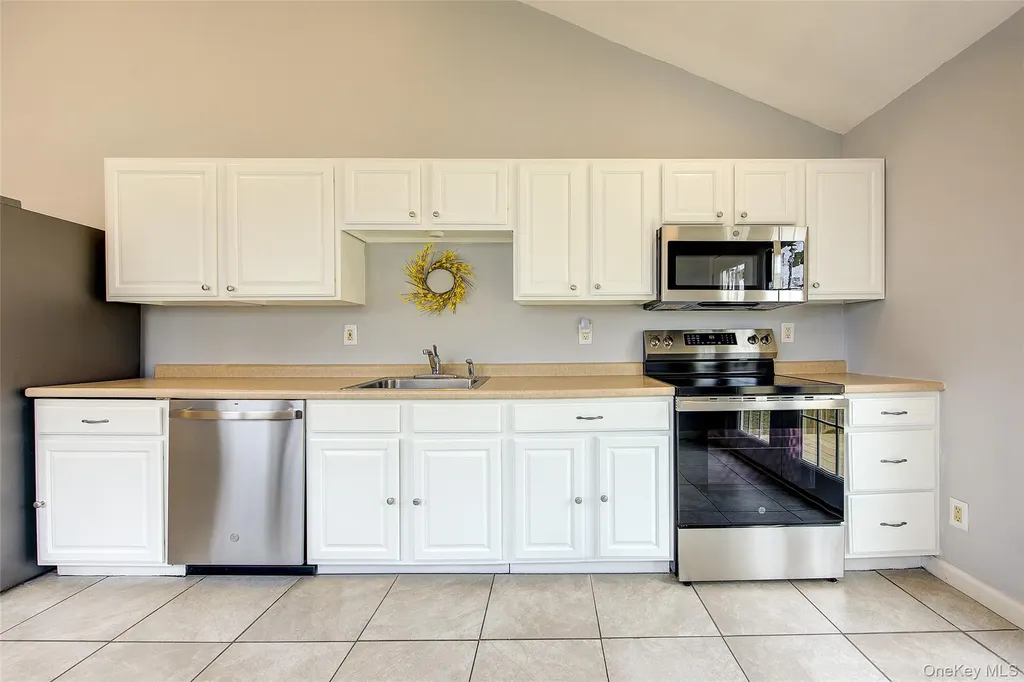 507 Gillette Avenue Bayport NY 11705