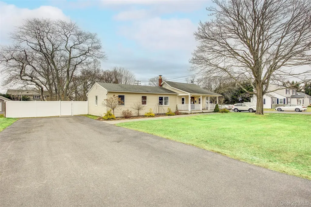 507 Gillette Avenue Bayport NY 11705
