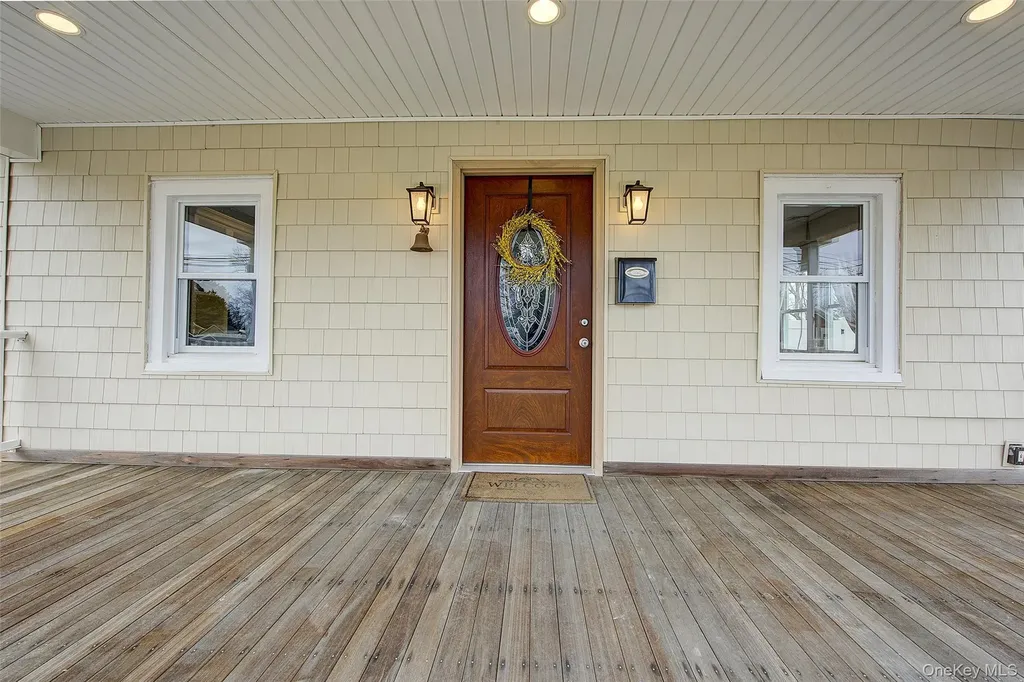 507 Gillette Avenue Bayport NY 11705