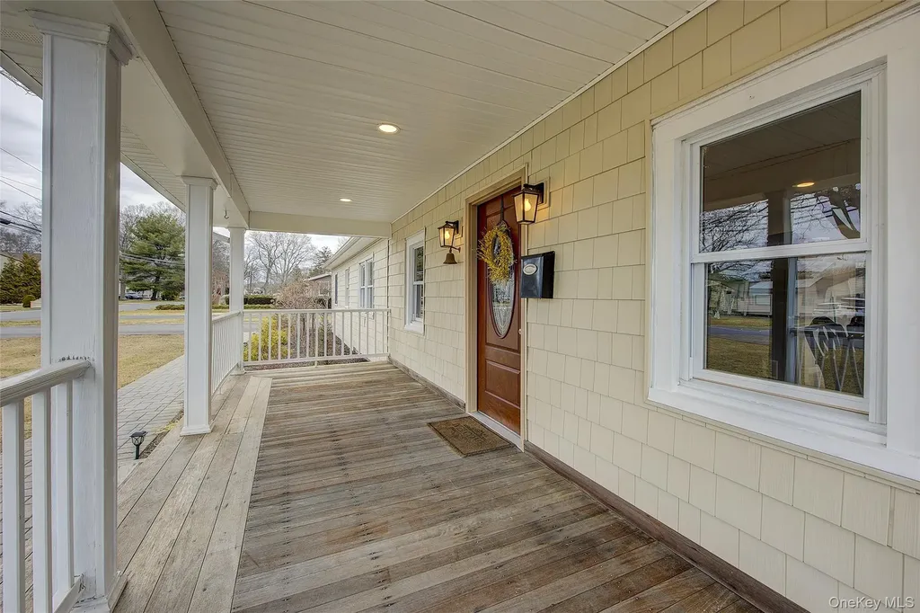 507 Gillette Avenue Bayport NY 11705