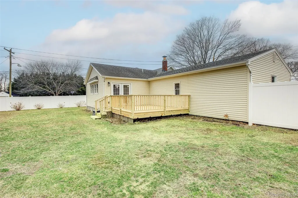 507 Gillette Avenue Bayport NY 11705
