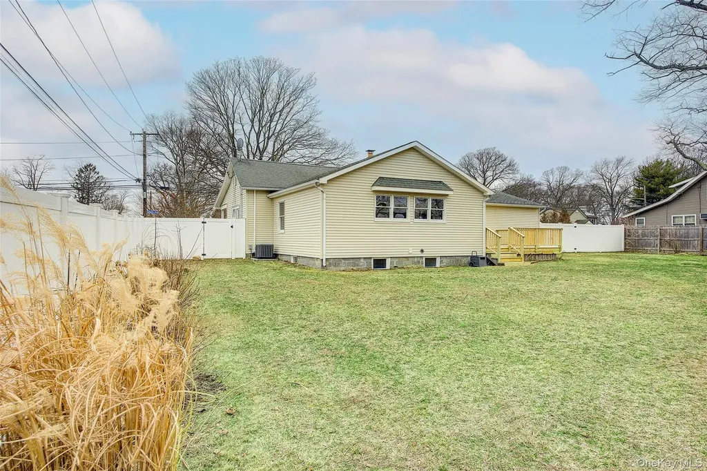 507 Gillette Avenue Bayport NY 11705