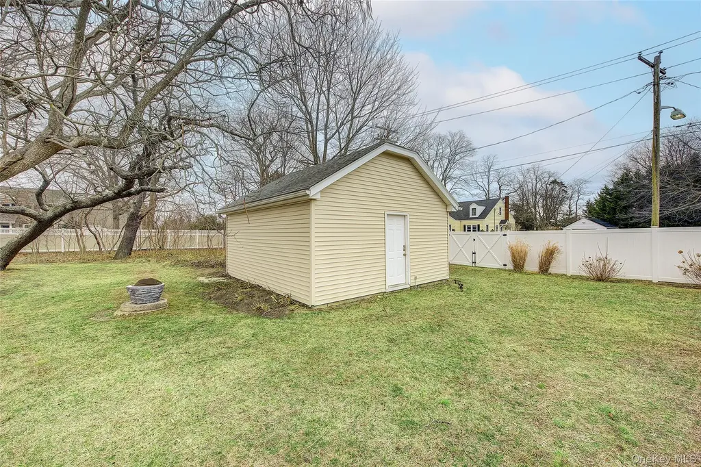 507 Gillette Avenue Bayport NY 11705