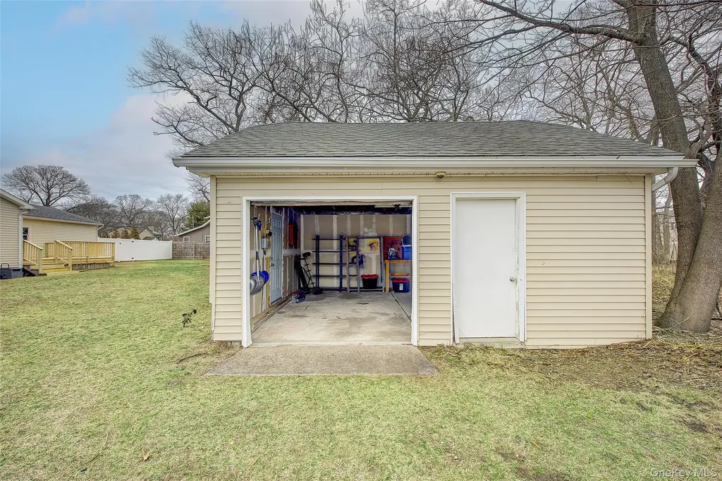 507 Gillette Avenue Bayport NY 11705