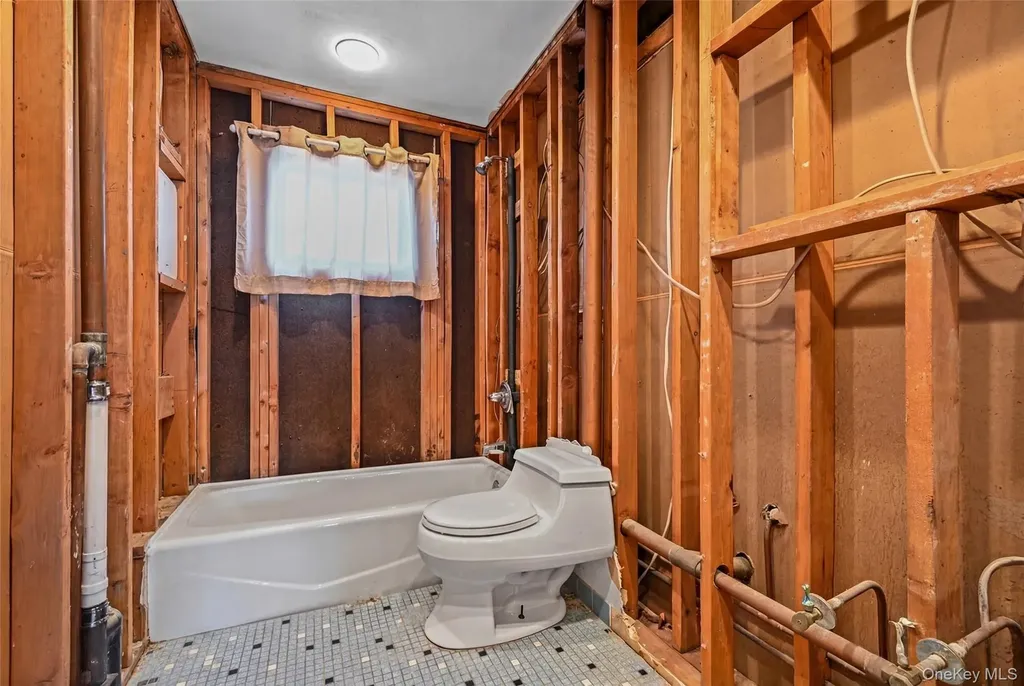 3727 Oceanside Road E Oceanside NY 11572