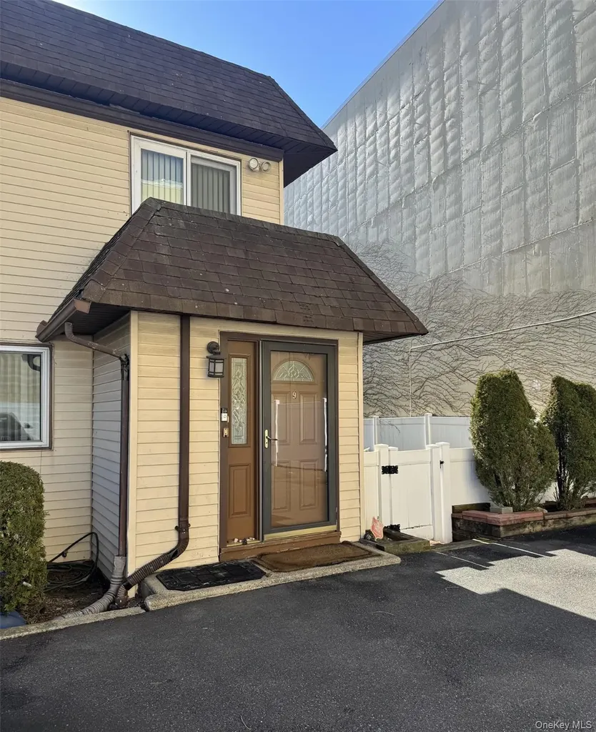 88 E Valley Stream Boulevard Valley Stream NY 11580