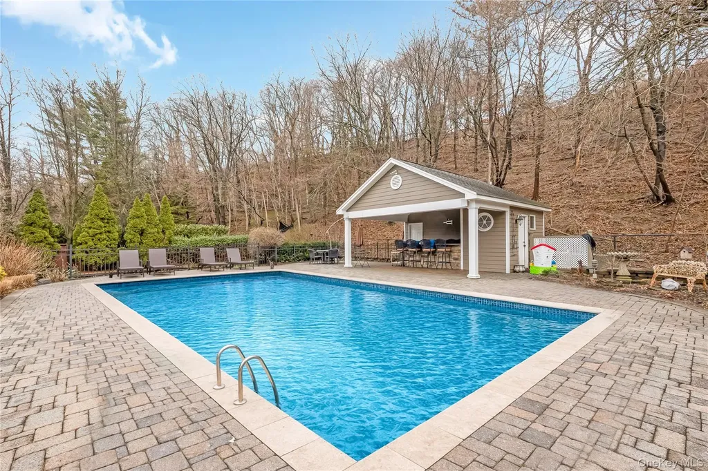 28 Clipper Drive Northport NY 11768