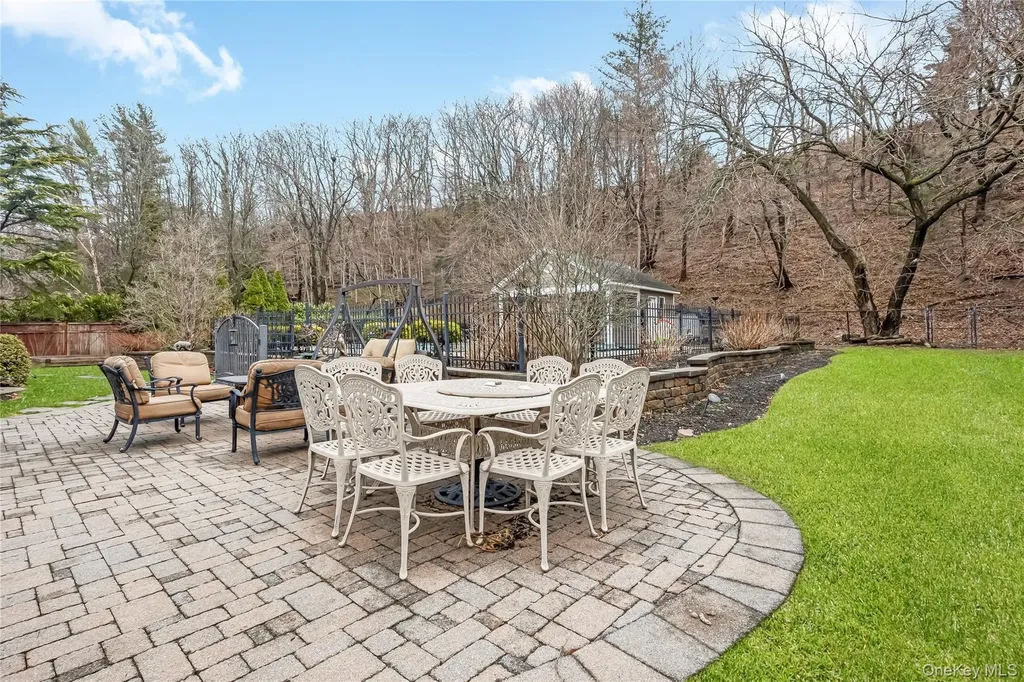 28 Clipper Drive Northport NY 11768