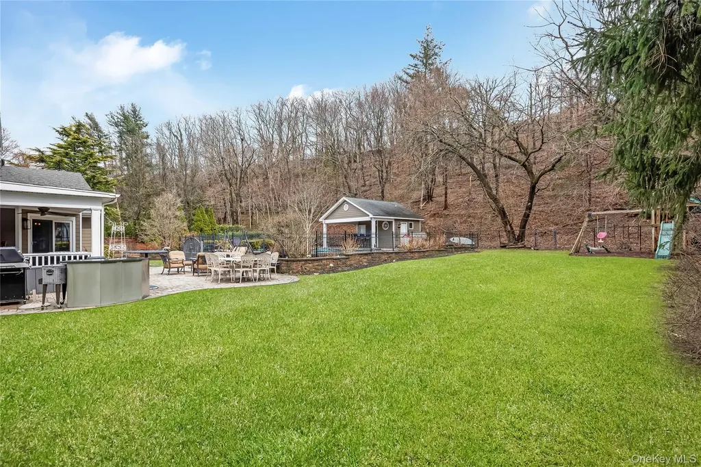 28 Clipper Drive Northport NY 11768