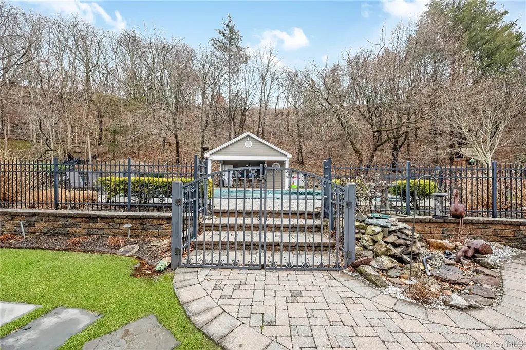 28 Clipper Drive Northport NY 11768