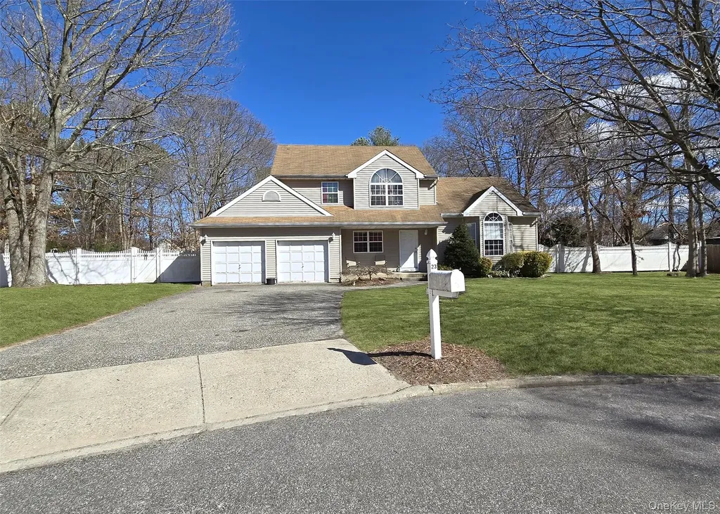 23 Shamrock Lane Centereach NY 11720