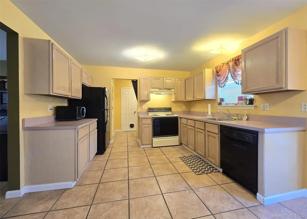 23 Shamrock Lane Centereach NY 11720