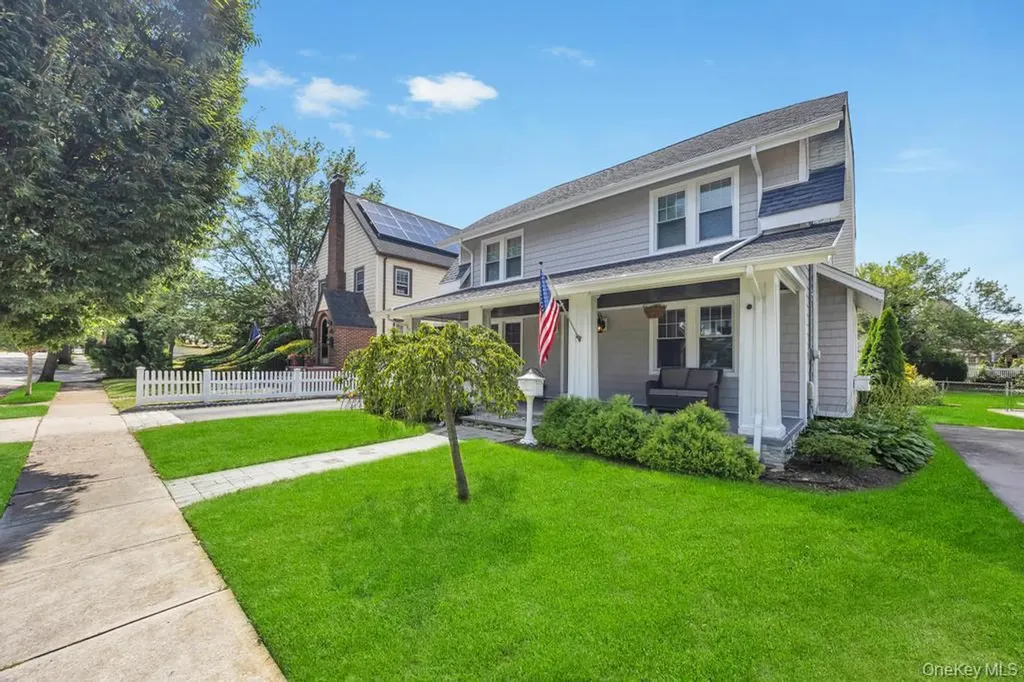 14 Lenox Avenue Lynbrook NY 11563