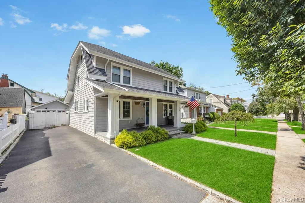 14 Lenox Avenue Lynbrook NY 11563
