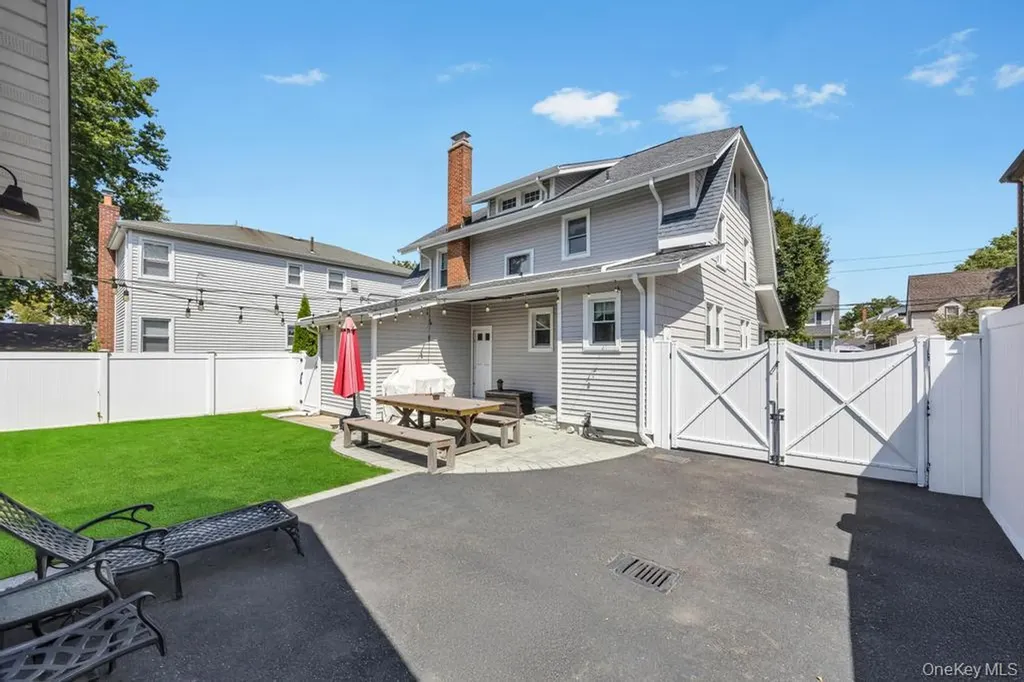 14 Lenox Avenue Lynbrook NY 11563