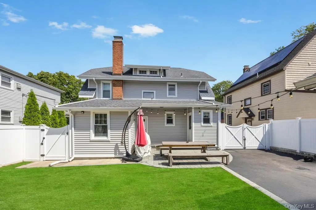 14 Lenox Avenue Lynbrook NY 11563