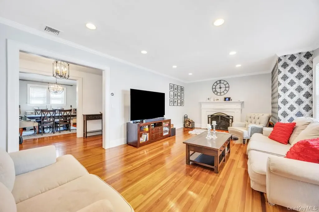 14 Lenox Avenue Lynbrook NY 11563