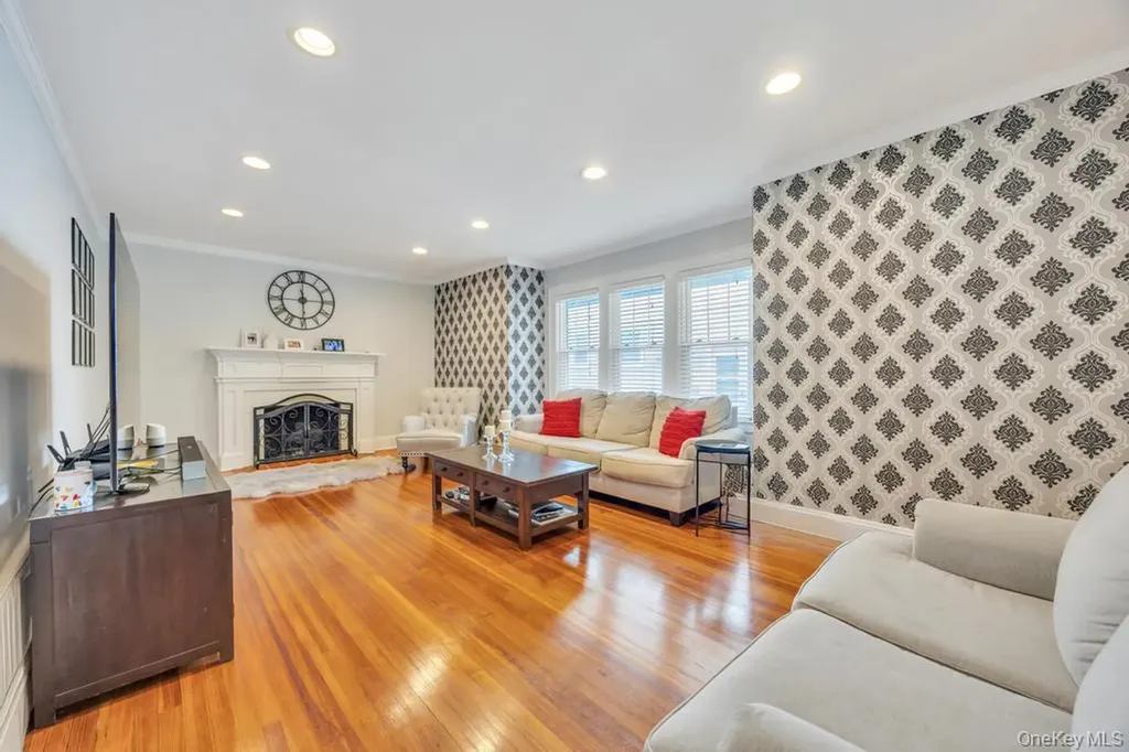 14 Lenox Avenue Lynbrook NY 11563