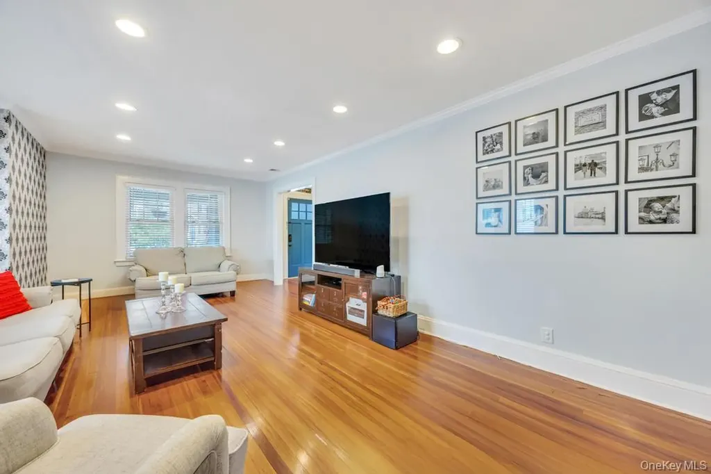 14 Lenox Avenue Lynbrook NY 11563
