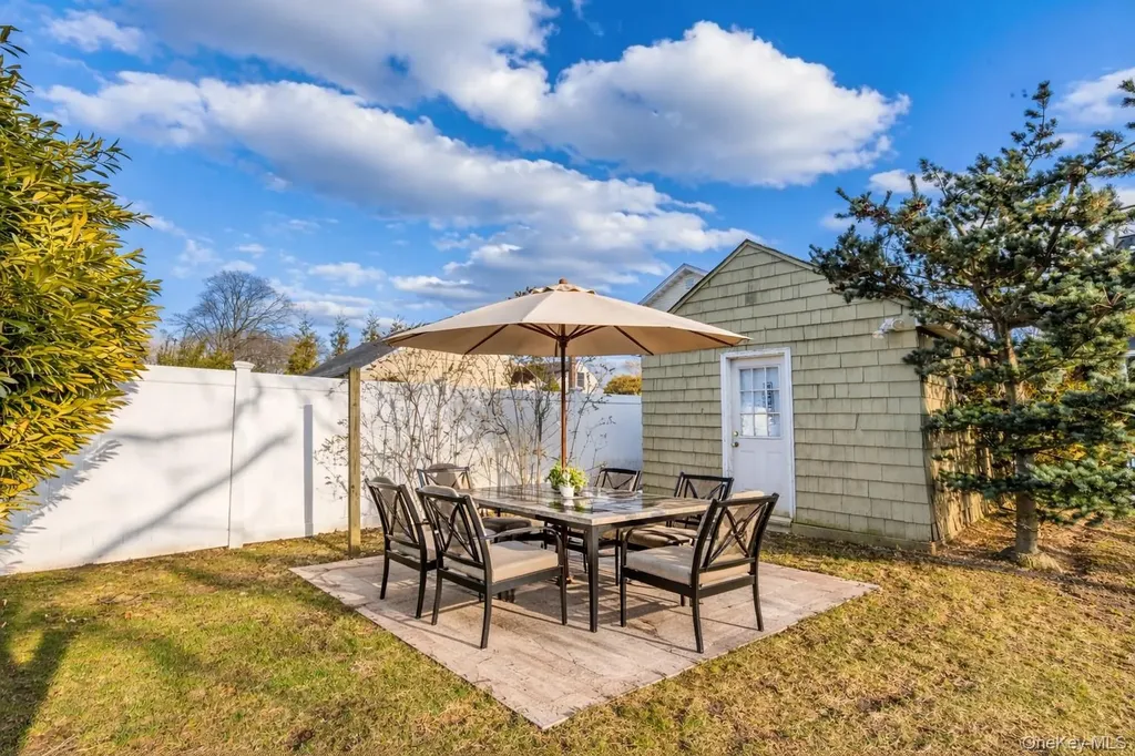 3539 Park Avenue Wantagh NY 11793