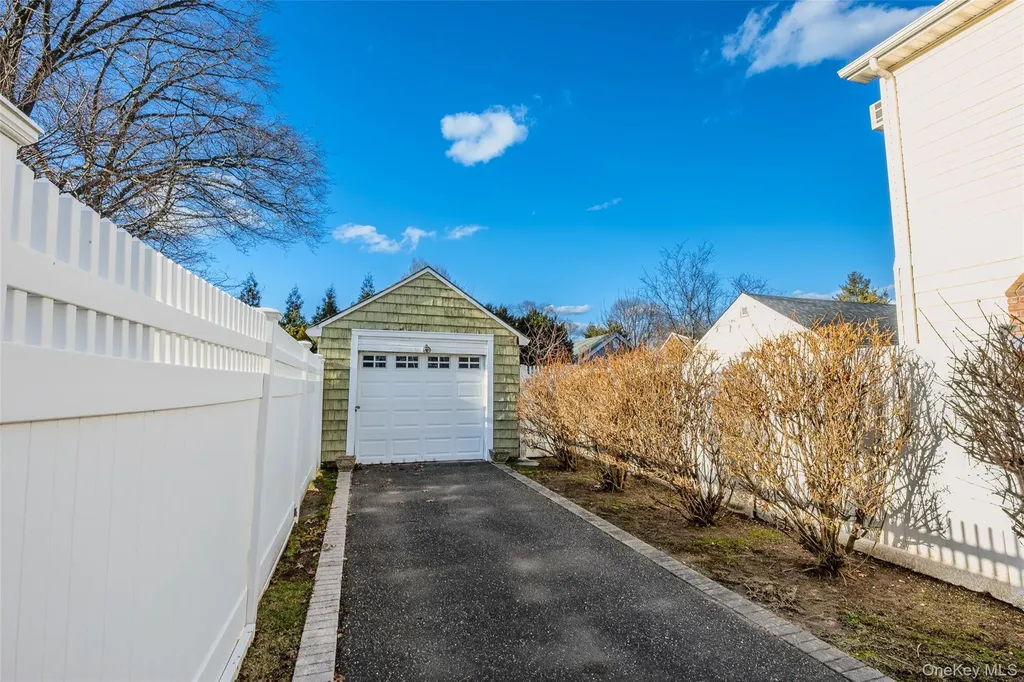 3539 Park Avenue Wantagh NY 11793