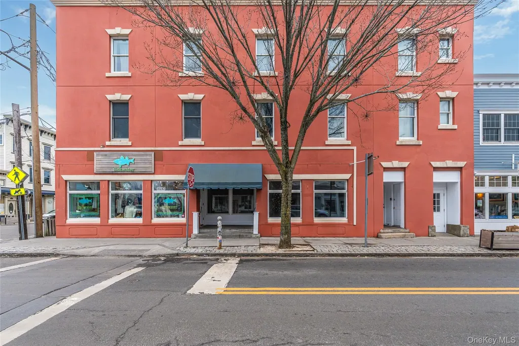 123-125 Main Street Greenport NY 11944