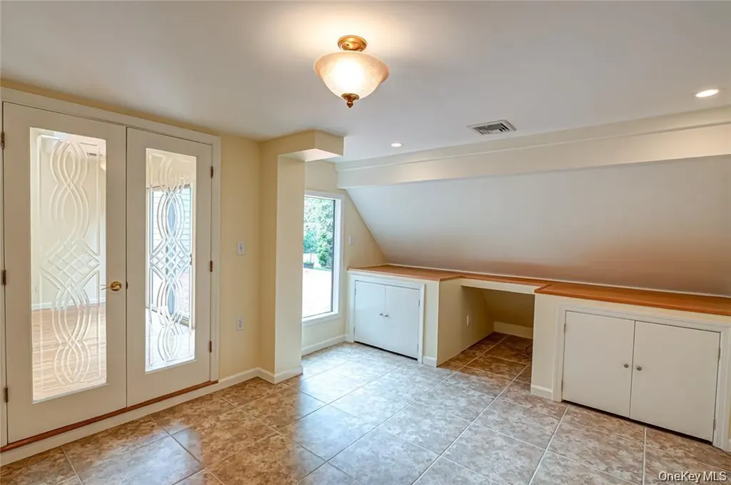 52 Admirals Drive E Bay Shore NY 11706