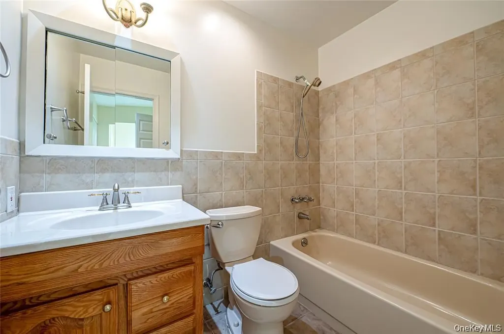 52 Admirals Drive E Bay Shore NY 11706