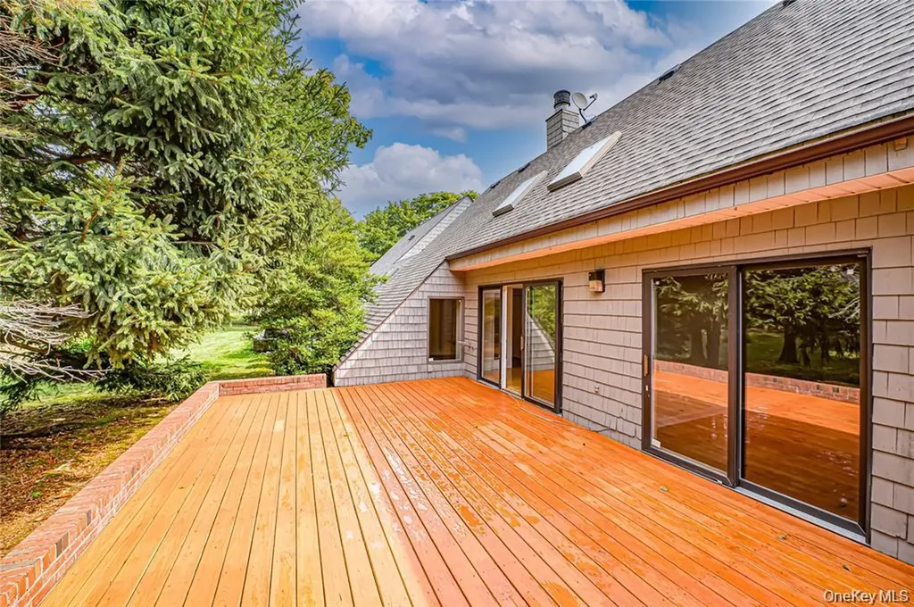 52 Admirals Drive E Bay Shore NY 11706