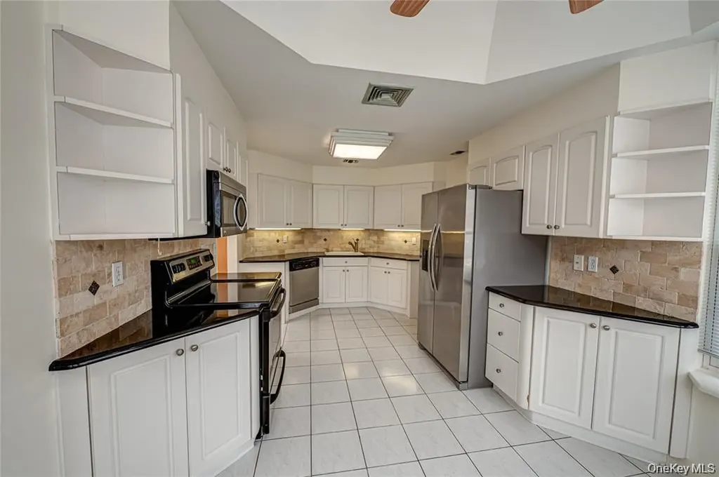 52 Admirals Drive E Bay Shore NY 11706