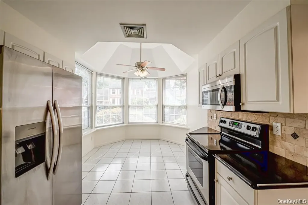 52 Admirals Drive E Bay Shore NY 11706