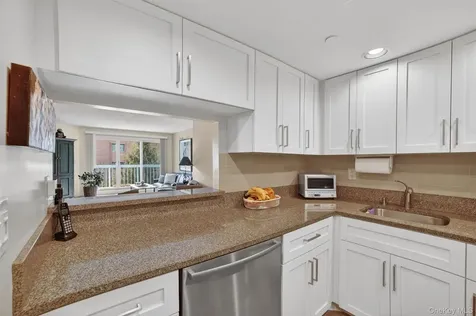 10 Stewart Place White Plains NY 10603
