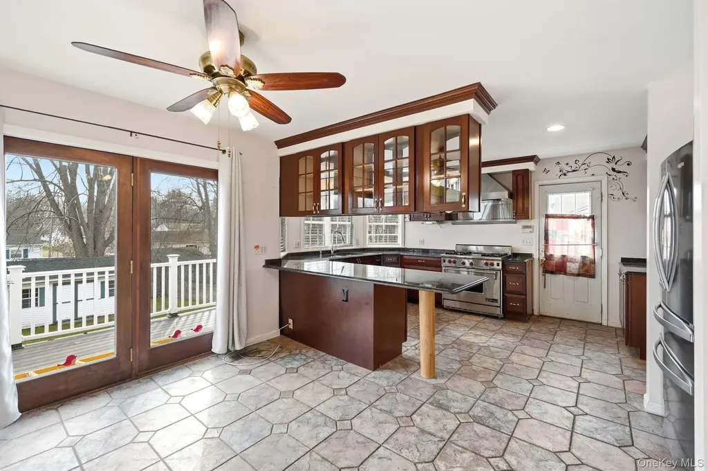 186 Violet Avenue Poughkeepsie NY 12601