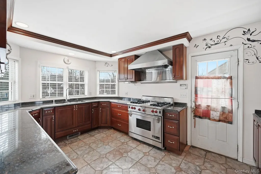 186 Violet Avenue Poughkeepsie NY 12601