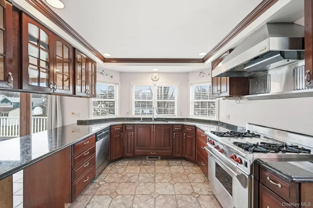 186 Violet Avenue Poughkeepsie NY 12601