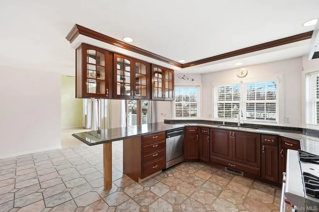 186 Violet Avenue Poughkeepsie NY 12601