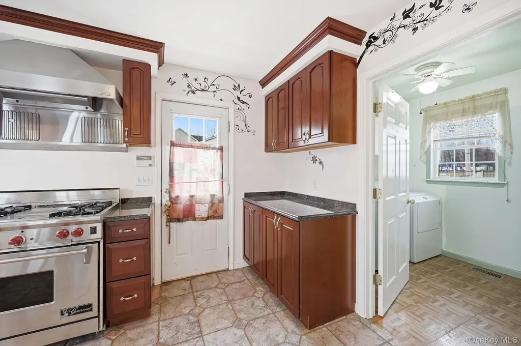 186 Violet Avenue Poughkeepsie NY 12601