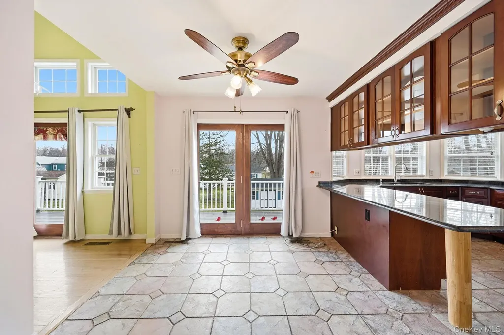 186 Violet Avenue Poughkeepsie NY 12601