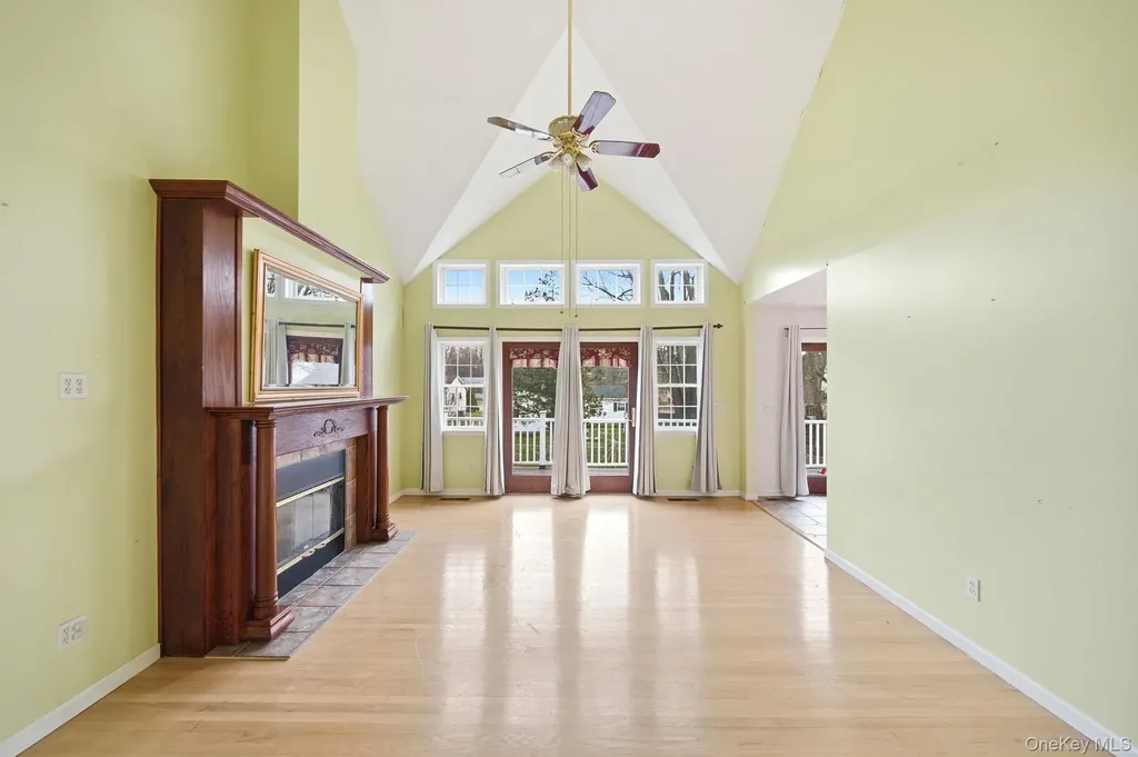 186 Violet Avenue Poughkeepsie NY 12601