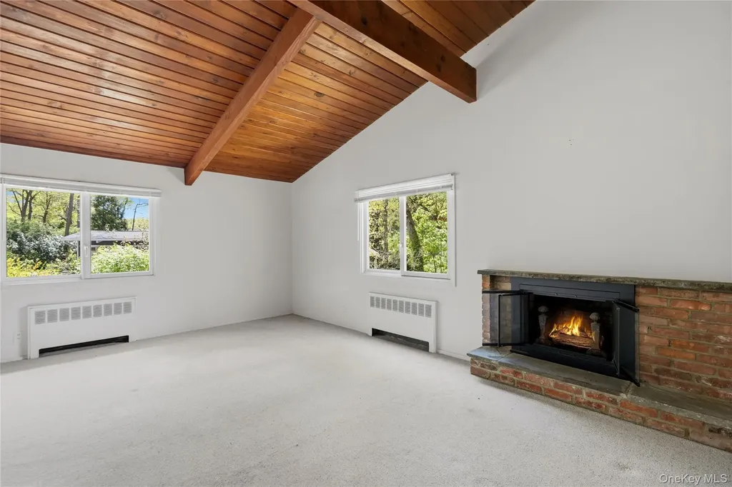 6 Split Oak Drive East Norwich NY 11732