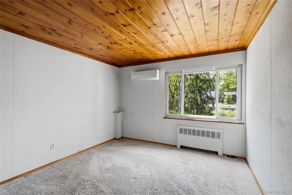 6 Split Oak Drive East Norwich NY 11732