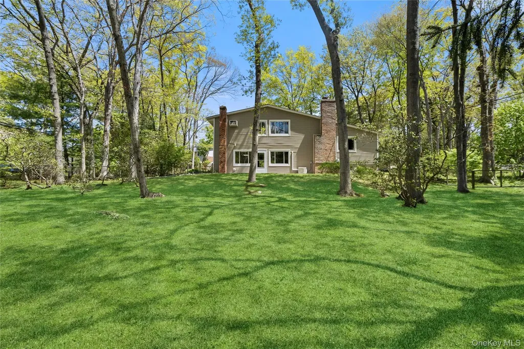 6 Split Oak Drive East Norwich NY 11732