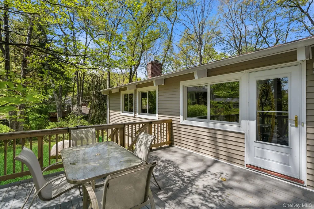 6 Split Oak Drive East Norwich NY 11732
