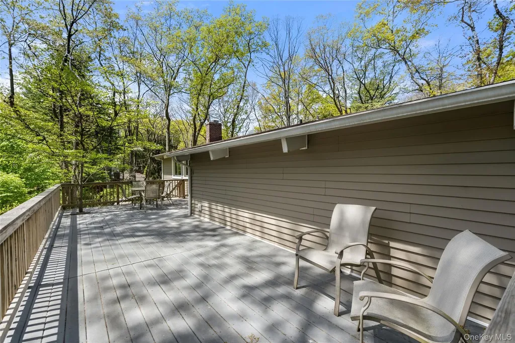 6 Split Oak Drive East Norwich NY 11732