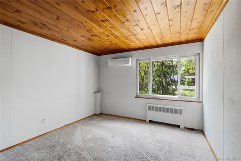 6 Split Oak Drive East Norwich NY 11732