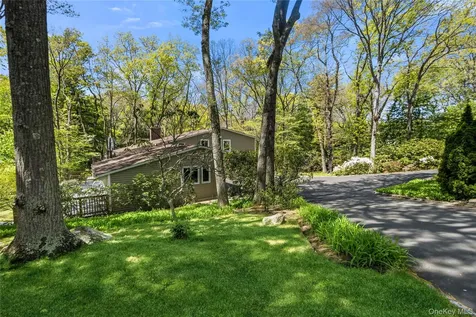 6 Split Oak Drive East Norwich NY 11732