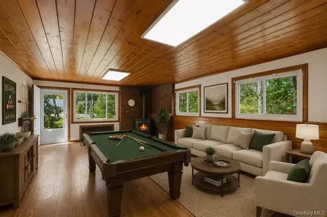 6 Split Oak Drive East Norwich NY 11732