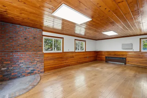 6 Split Oak Drive East Norwich NY 11732